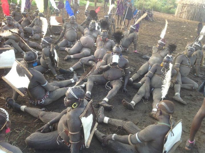 Bộ tộc châu Phi tổ chức cuộc thi cho đàn ông béo bụng - Hình 3 Bo toc chau Phi to chuc cuoc thi cho dan ong beo bung-Hinh-3