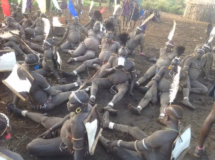 Bo toc chau Phi to chuc cuoc thi cho dan ong beo bung-Hinh-3