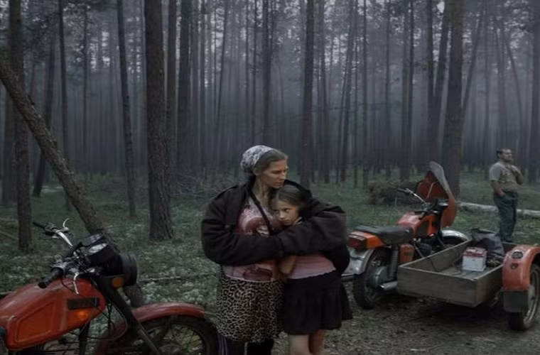 Xe máy là một trong những phương tiện di chuyển của người dân trong làng. 