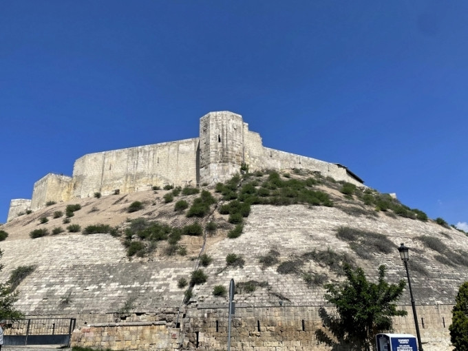 Được xây dựng làm điểm quan sát, lâu đài Gaziantep vẫn đứng sừng sững qua gần 2.000 năm cùng nhiều trận chiến đấu.