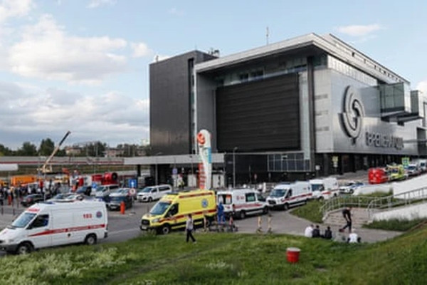 Nga: Hiện trường vụ vỡ đường ống nóng khiến hàng chục người thương vong Nga: Hien truong vu vo duong ong nong khien hang chuc nguoi thuong vong