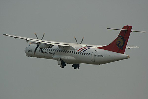 Ngày 21/12/2002, chiếc ATR-72 rơi ngoài biển Đài Loan, khiến toàn bộ phi công trên máy bay thiệt mạng. Nguyên nhân của vụ tai nạn được xác định là phần máy trong máy bay bị đóng băng do thời tiết quá lạnh.