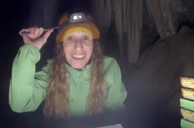 Người phụ nữ tự nguyện sống 500 ngày trong hang động Nguoi phu nu tu nguyen song 500 ngay trong hang dong