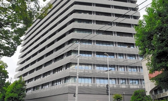 Bi bo quen 9 tieng trong oto, be trai Nhat tu vong thuong tam