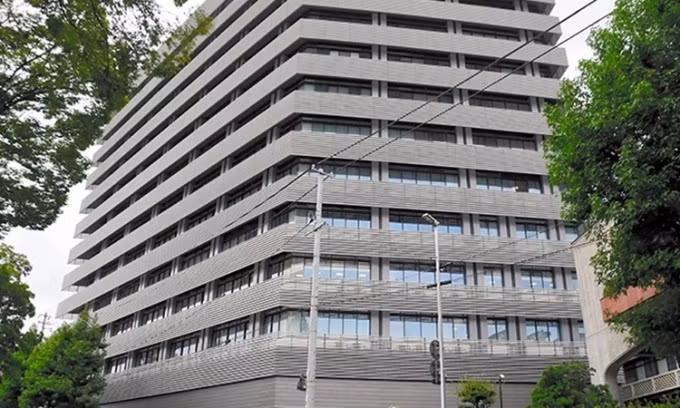 Bi bo quen 9 tieng trong oto, be trai Nhat tu vong thuong tam