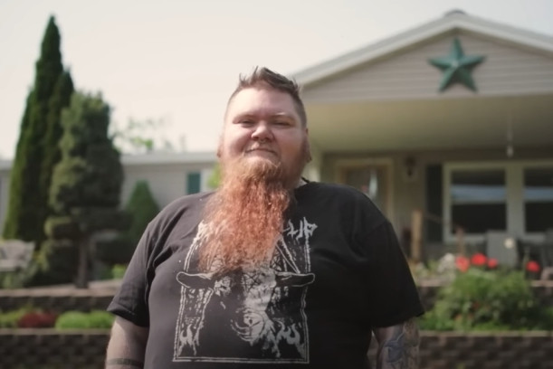 Nguoi phu nu nuoi bo rau dai 30 cm lap ky luc Guiness