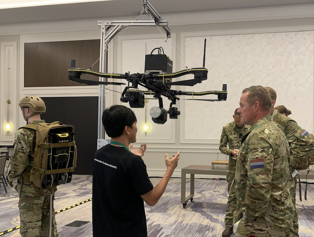 Tu dua tre xom xi ke toi CEO cong ty thiet bi bay khong nguoi lai-Hinh-3