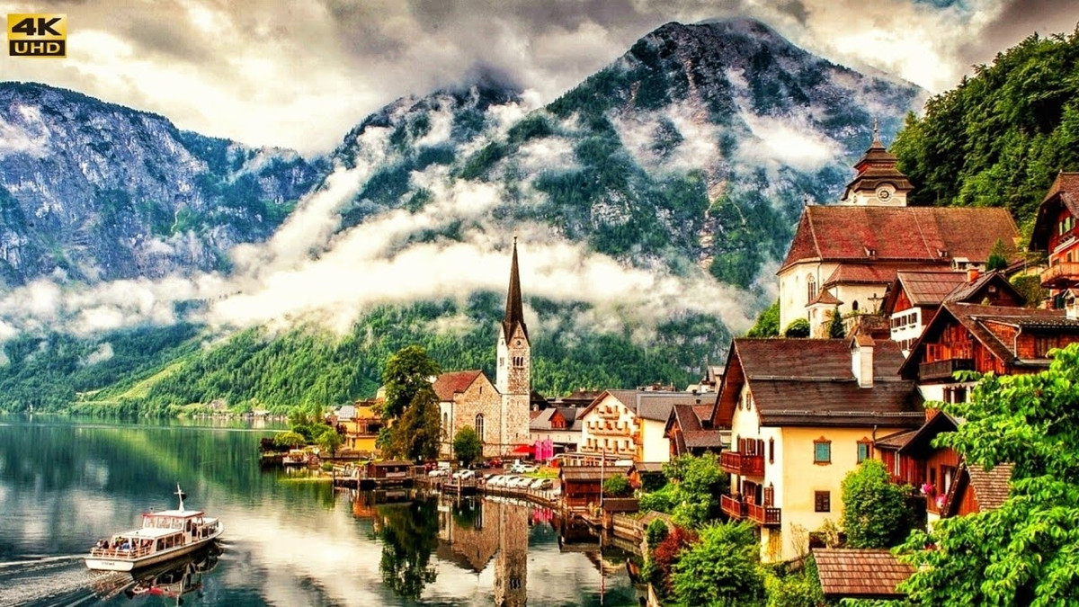 Với tuổi đời hơn 7.000 năm và vẻ đẹp như chốn thiên đường, Hallstatt đã được UNESCO công nhận là Di sản văn hóa hóa thế giới từ lâu. Phong cảnh sơn thủy hữu tình, đầy chất thơ khiến cho Hallstatt trở thành địa điểm tham quan du vô cùng hấp dẫn.