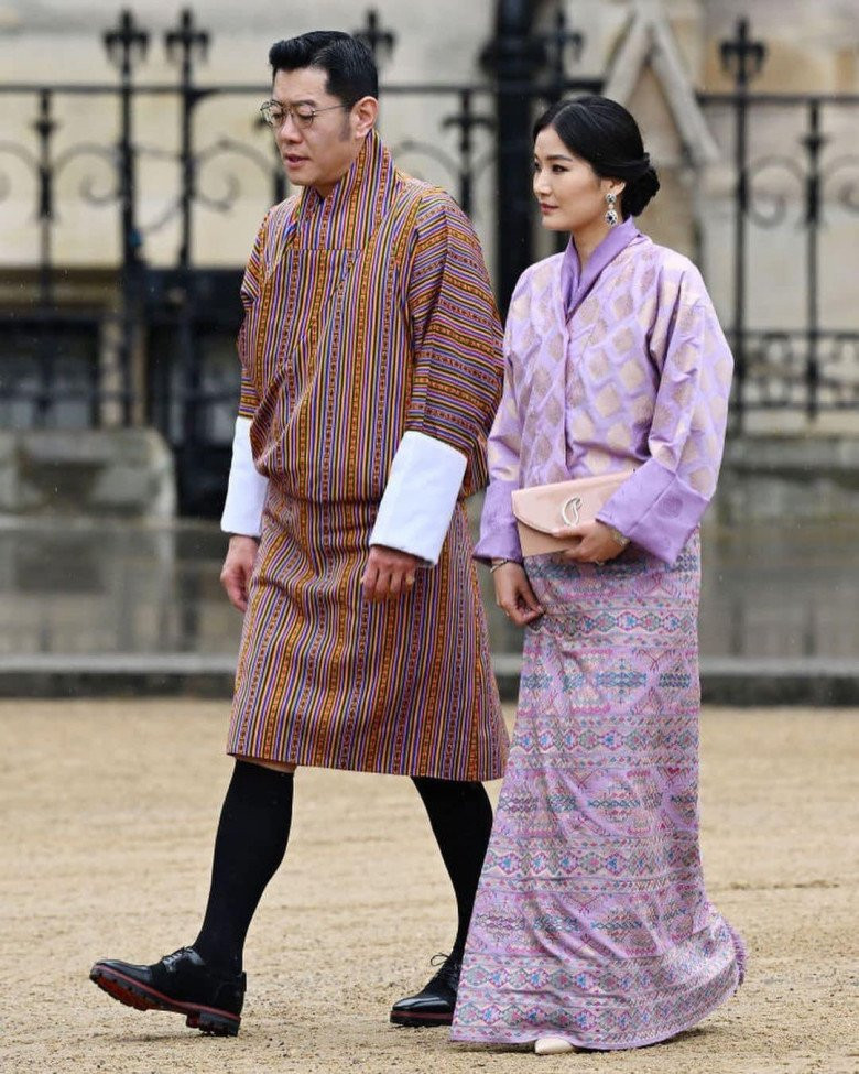 Jetsun Pema kết hôn với Nhà vua Jigme Khesar Namgyel Wangchuck vào ngày 13/10/2011. Bà trở thành hoàng hậu trẻ nhất trên thế giới khi mới 21 tuổi. Nhà vua Bhutan hơn vợ 10 tuổi.