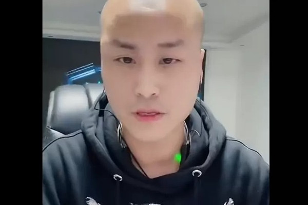 Uong 7 chai ruou tren song livestream, nam thanh nien tu vong