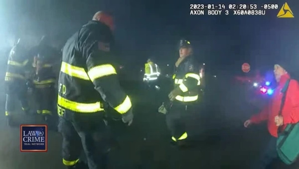 Ngoi nha phat no kinh hoang khi 6 linh cuu hoa van o trong-Hinh-2