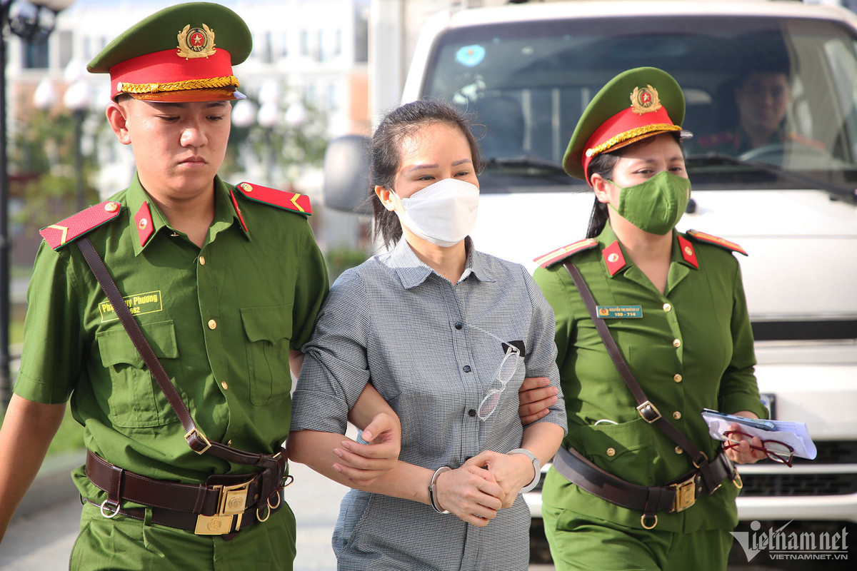 Phien toa ‘chuyen bay giai cuu’ lam lo goc khuat cua nhieu nguoi-Hinh-2
