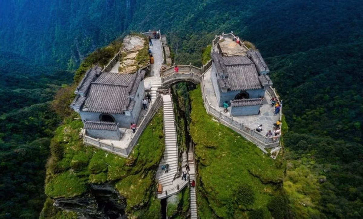 Điều khiến đền đôi nổi tiếng và trở thành điểm hành hương hút khách bậc nhất nước chính là bí mật về quá trình xây dựng.