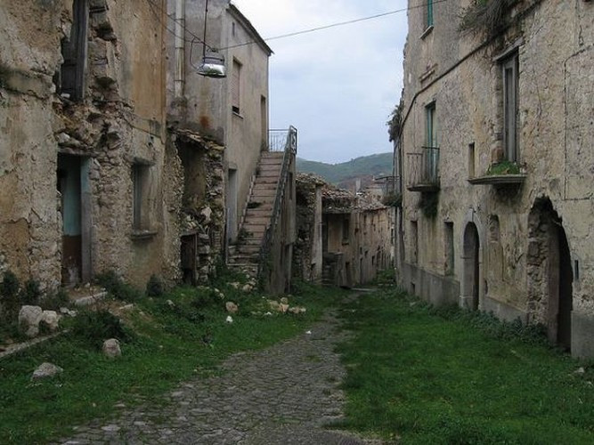 Cau chuyen rung ron dang sau “thi tran ma” rung ron nhat Italy-Hinh-6