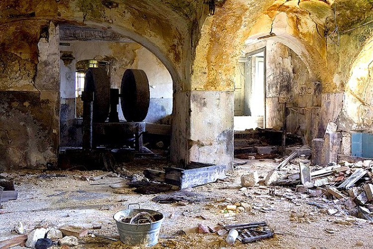 Cau chuyen rung ron dang sau “thi tran ma” rung ron nhat Italy-Hinh-7