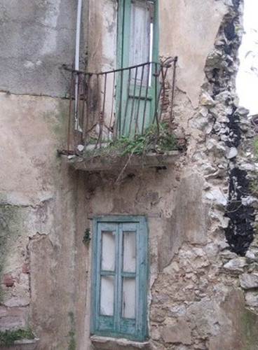 Cau chuyen rung ron dang sau “thi tran ma” rung ron nhat Italy-Hinh-4