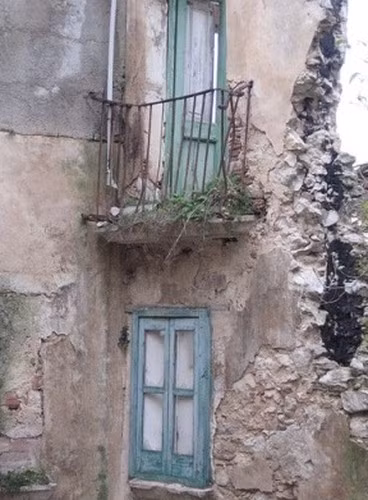 Cau chuyen rung ron dang sau “thi tran ma” rung ron nhat Italy-Hinh-4