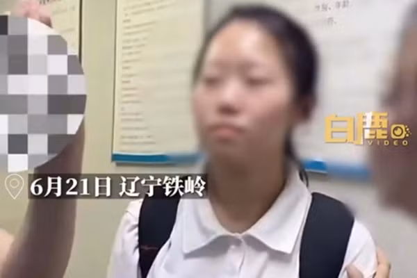 Dua con gai di tham my de cai nghien game, me gay tranh cai