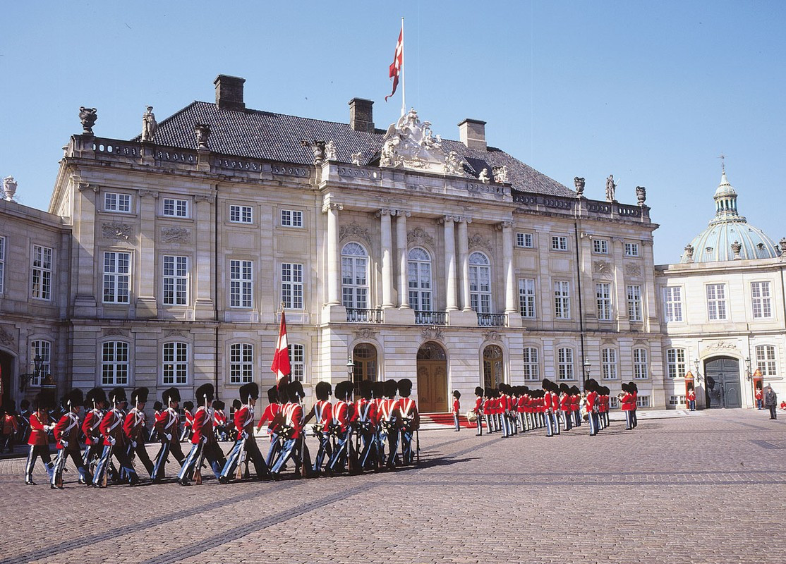 Hiện một tòa nhà được dành cho Nữ hoàng Margrethe II, một tòa nhà là nơi ở của gia đình Thái tử Frederick và 2 tòa nhà được dùng như viện bảo tàng, mở cửa cho du khách tham quan.