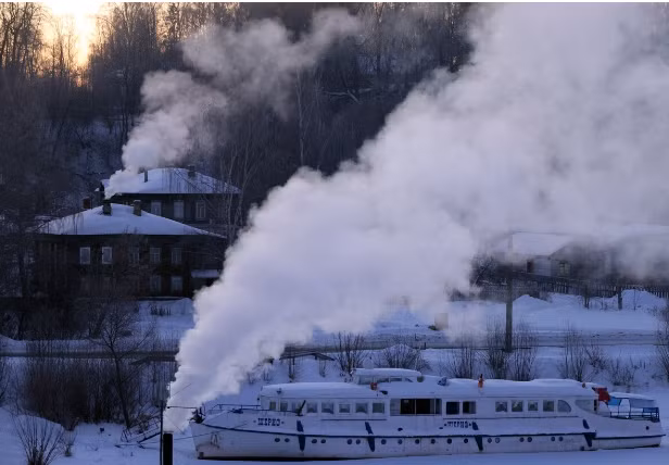 Khung cảnh băng tuyết phủ trắng ở Kineshma, Vùng Ivanovo, khi nhiệt độ xuống -28°C.