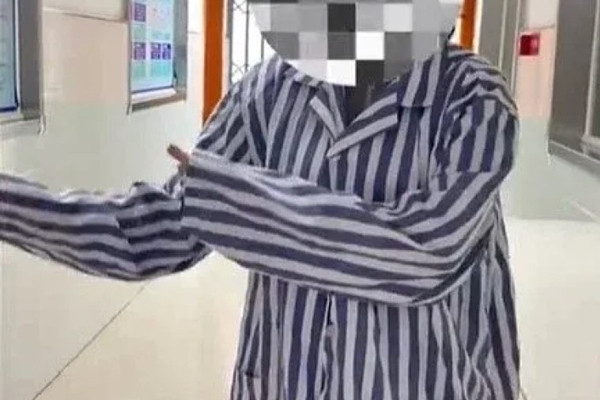 Cô gái Trung Quốc "phát điên" vì bị bố mẹ ép thi công chức Co gai Trung Quoc