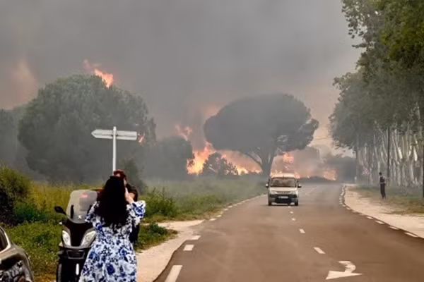 Hien truong chay rung o Phap khien 3000 nguoi phai so tan