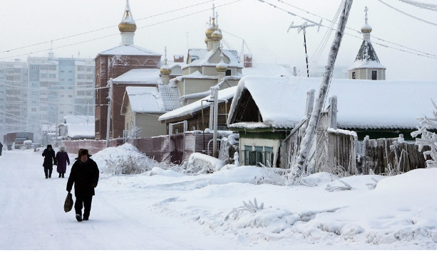 11. Yakutsk: Yakutia là khu vực lớn nhất và lạnh nhất ở Nga. Từ tháng 12 đến tháng 2, nhiệt độ giảm xuống -50°C hoặc thấp hơn và thành phố bị bao phủ bởi sương mù dày đặc.