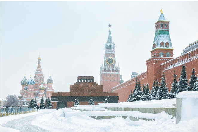 4. Moscow: Mùa đông ở Moscow thay đổi khá thất thường. Đôi khi nhiệt độ giảm xuống -10 °C , sau đó ngày hôm sau tăng lên mức 0 độ (kèm theo mưa ướt đẫm giày và mưa ướt). Nhưng thời tiết cũng có thể có sương giá kéo dài.