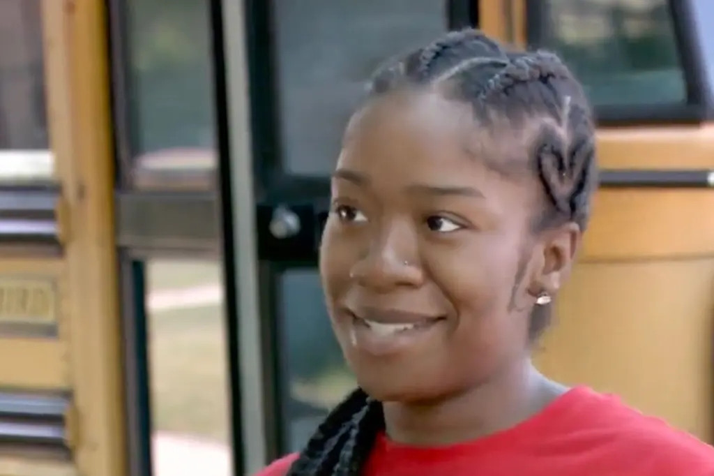 My: Ba bau 8 thang cuu hon 30 hoc sinh khoi xe buyt chay