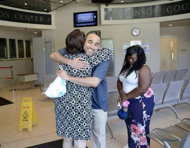 Người đàn ông bị ngồi tù oan 17 năm vì lý do bất ngờ - Hình 2 Nguoi dan ong bi ngoi tu oan 17 nam vi ly do bat ngo-Hinh-2