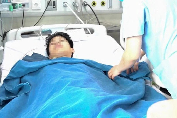 Hết giờ làm, bác sĩ bỏ quên bệnh nhân trên giường chờ phẫu thuật Het gio lam, bac si bo quen benh nhan tren giuong cho phau thuat