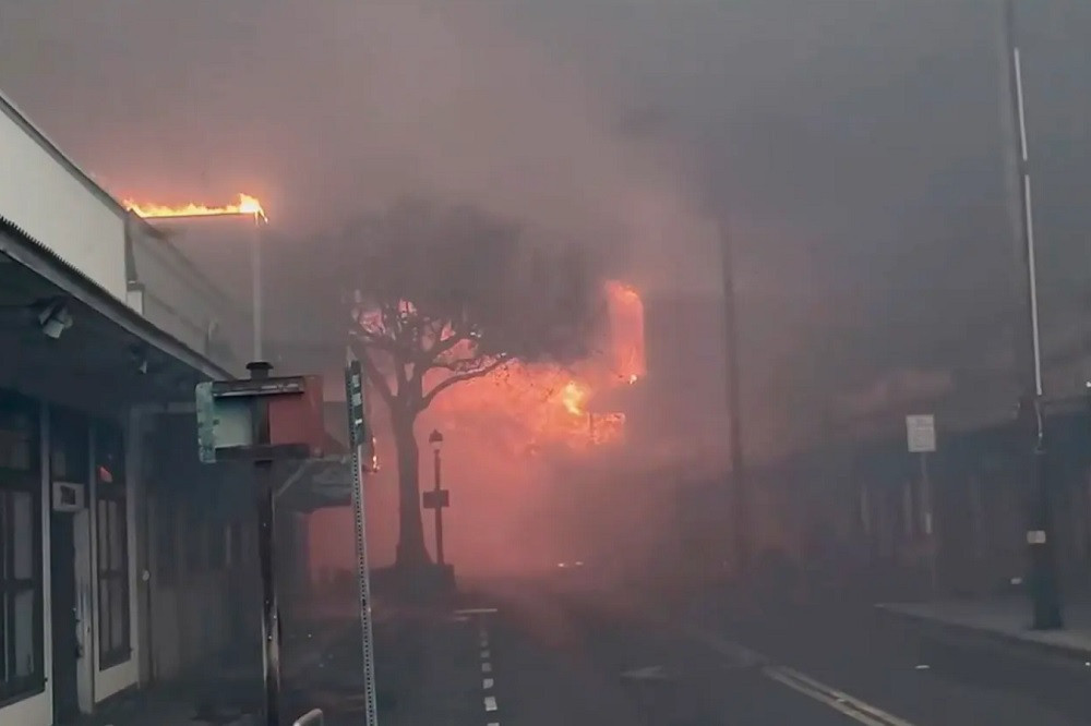 Mỹ: Cháy rừng như “địa ngục” thiêu rụi thị trấn ở Hawaii My: Chay rung nhu “dia nguc” thieu rui thi tran o Hawaii