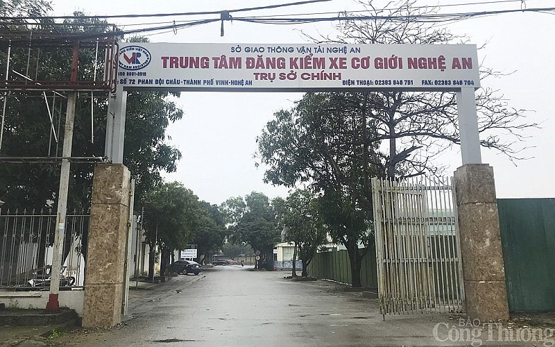 Công an khám xét tại trụ sở Trung tâm Đăng kiểm xe cơ giới Nghệ An Cong an kham xet tai tru so Trung tam Dang kiem xe co gioi Nghe An