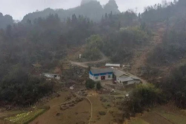 Trốn truy nã trong hang 14 năm chỉ vì ăn trộm 500.000 đồng Tron truy na trong hang 14 nam chi vi an trom 500.000 dong