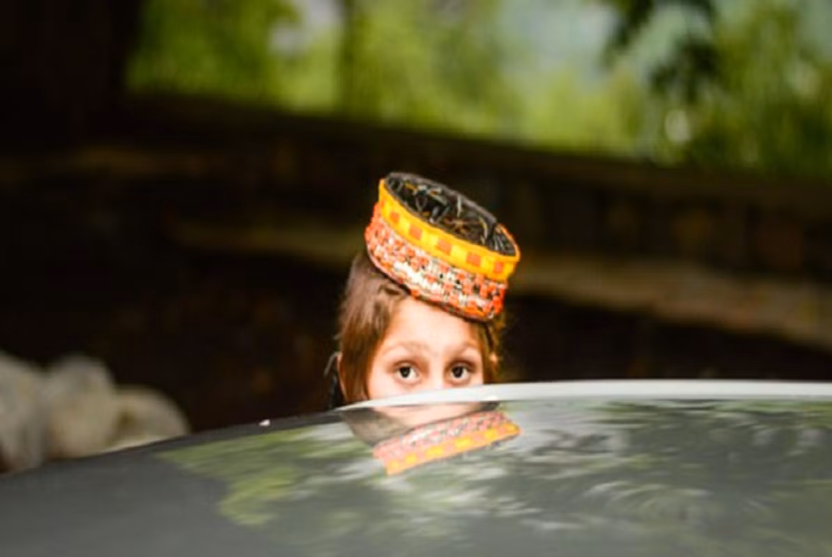 Trong cuộc sống hôn nhân, người Kalash khá “cởi mở”, khi các cô gái được phép kết hôn với những người theo đạo Hồi.