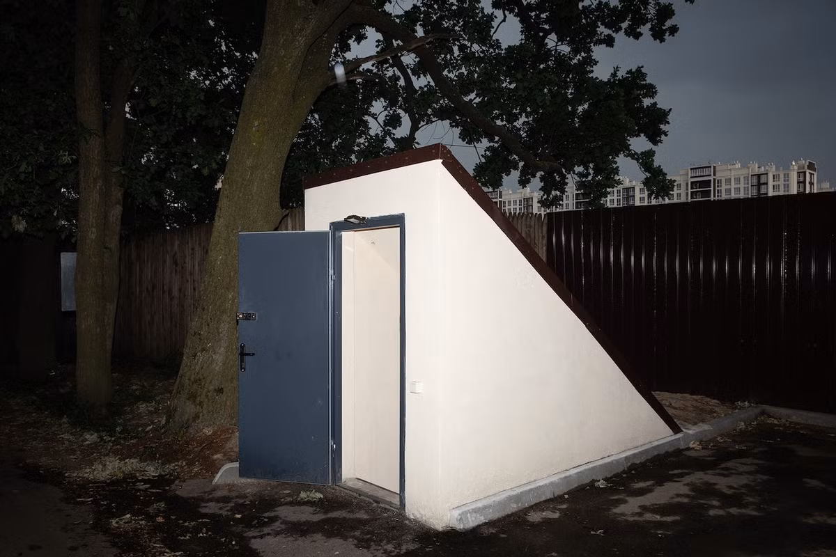 Nguoi dan ong Ukraine chi nua ty dong xay ham tranh bom