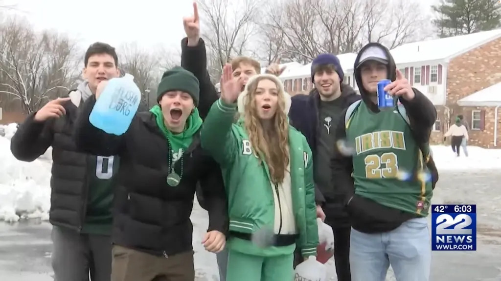 Hang chuc nguoi nhap vien vi trao luu uong ruou nguy hiem tren TikTok-Hinh-2