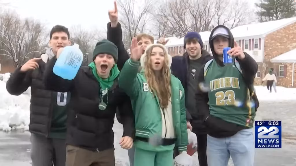 Hang chuc nguoi nhap vien vi trao luu uong ruou nguy hiem tren TikTok-Hinh-2