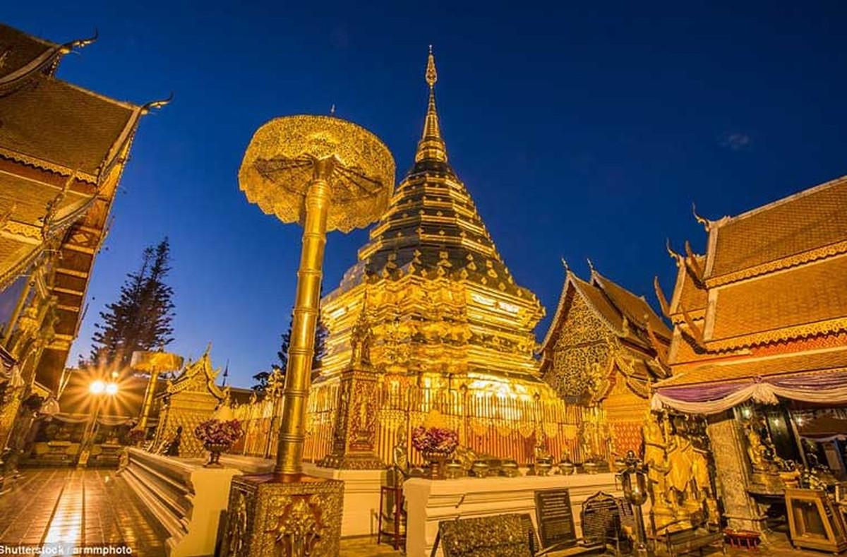 Chùa Wat Phra That Doi Suthep ở Chiang Mai. Đây là một trong những ngôi chùa linh thiêng nhất ở Vương quốc Thái Lan.