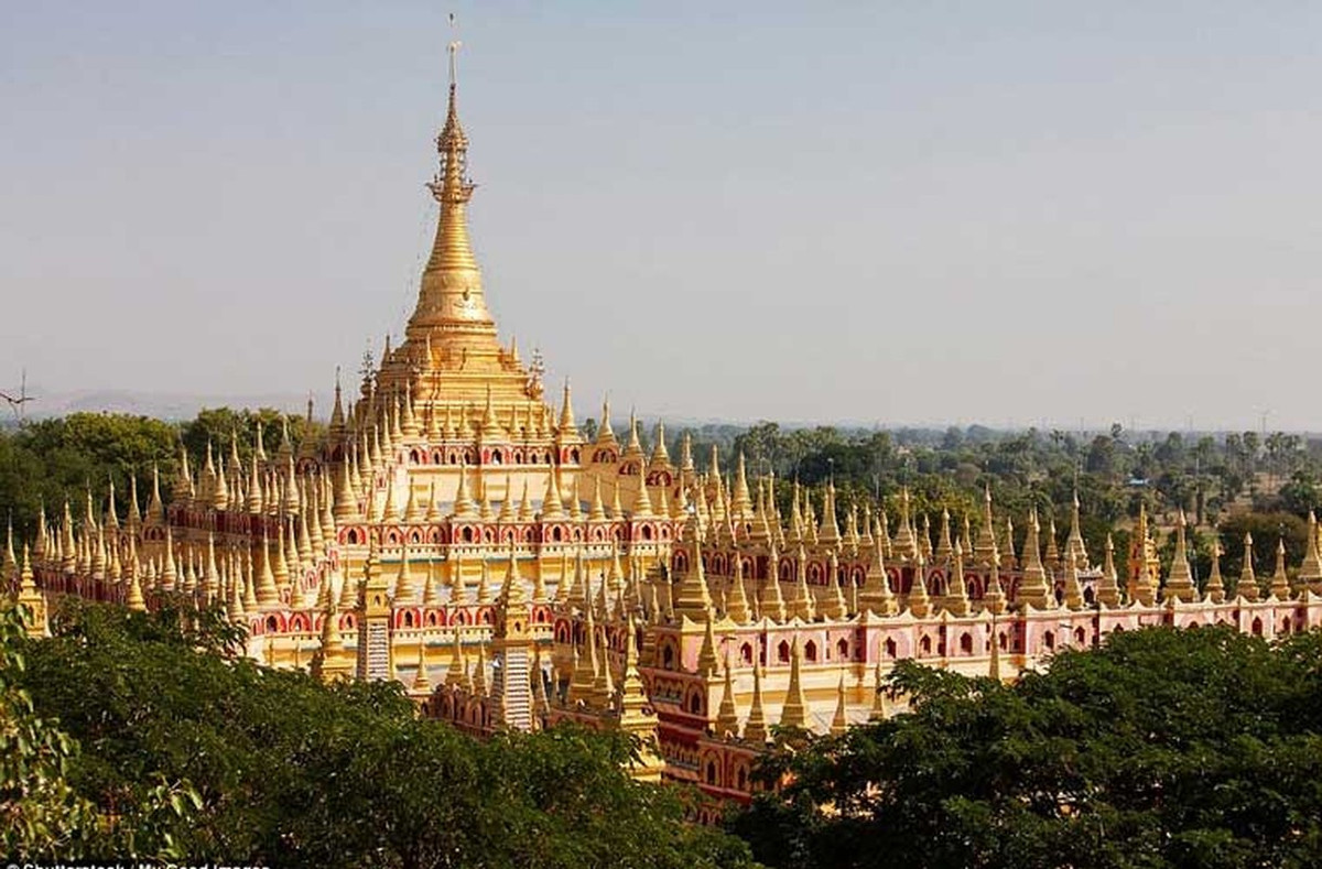 Chùa Thambuddhei ở Monywa, Myanmar. Chùa này có từ năm 1303 và được trùng tu vào năm 1939.