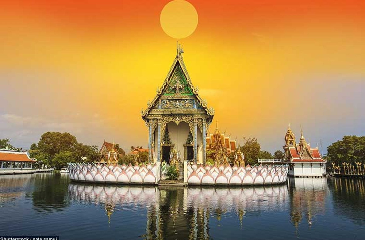 Cảnh sắc tuyệt đẹp tại ngôi chùa Phật giáo trên đảo Samui, Thái Lan.