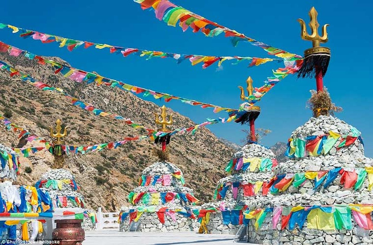 Chùa bằng đá ở Meidai Lamasery, Nội Mông, Trung Quốc.