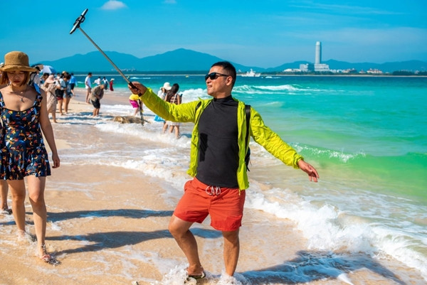 Giả ốm để đi du lịch, nam nhân viên bị sa thải Gia om de di du lich, nam nhan vien bi sa thai