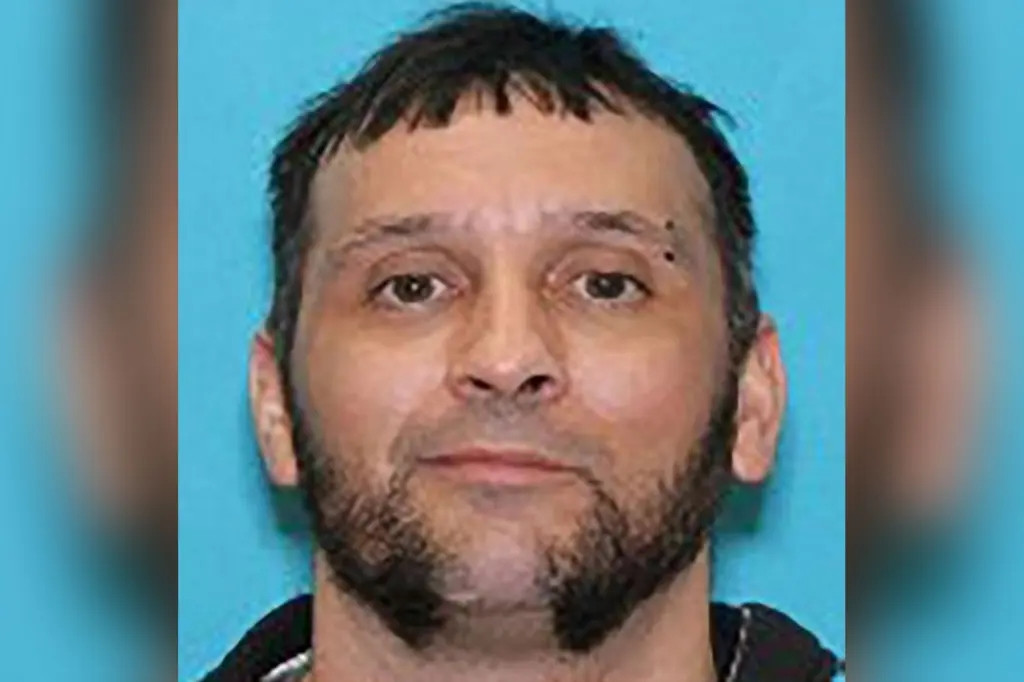 Người đàn ông buôn lậu bom trong hành lý ký gửi sân bay - Hình 2 Nguoi dan ong buon lau bom trong hanh ly ky gui san bay-Hinh-2