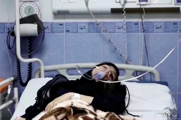 Tổng thống Iran kêu gọi điều tra vụ hàng trăm nữ sinh bị đầu độc Tong thong Iran keu goi dieu tra vu hang tram nu sinh bi dau doc