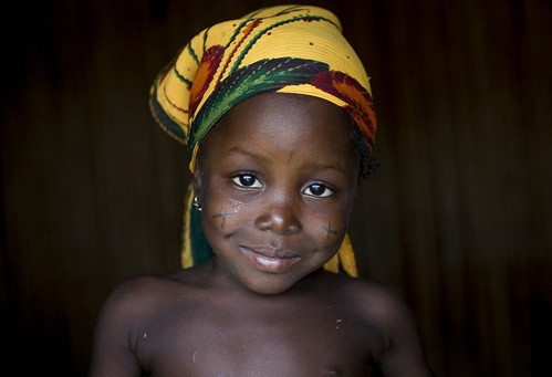 Rùng mình hủ tục rạch mặt đáng sợ của bộ tộc ở Nigeria - Hình 3 Rung minh hu tuc rach mat dang so cua bo toc o Nigeria-Hinh-3