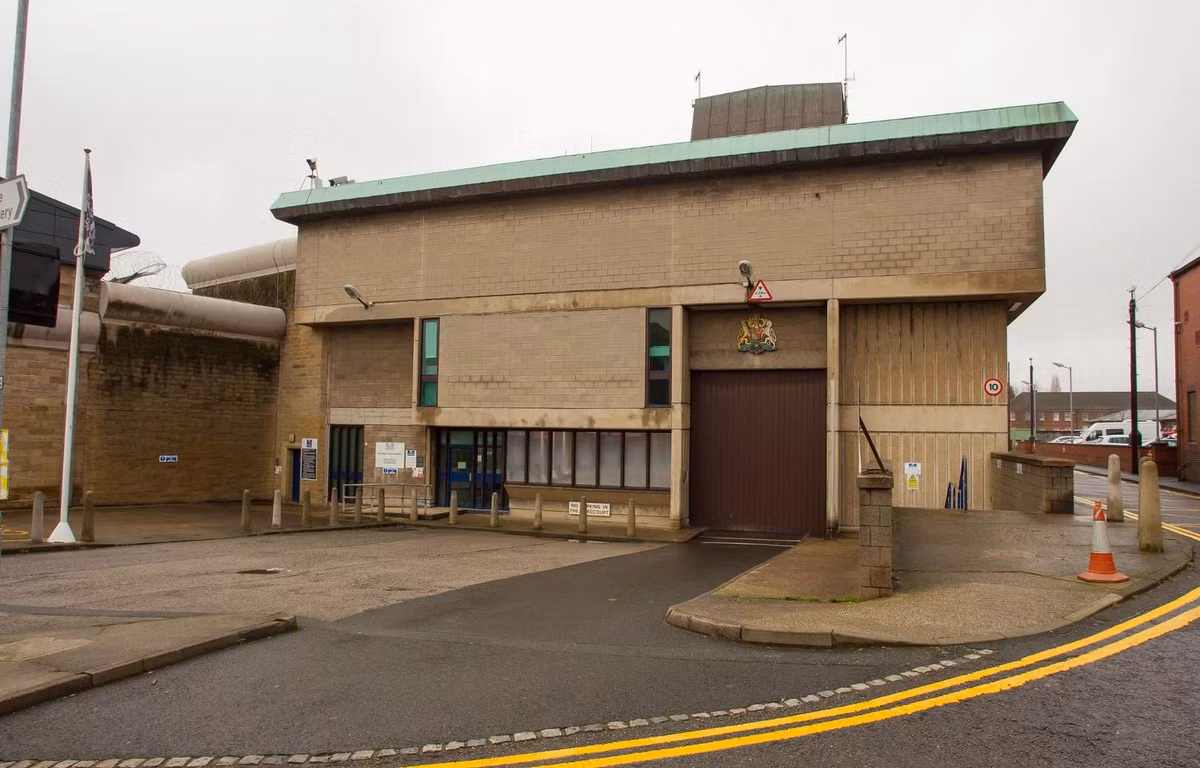 Giới truyền thông Anh thường gọi HMP Wakefield là "lâu đài quái vật". Trong số những trại giam có chế độ an ninh cao nhất ở Tây Âu, nó là trại có quy mô lớn nhất.