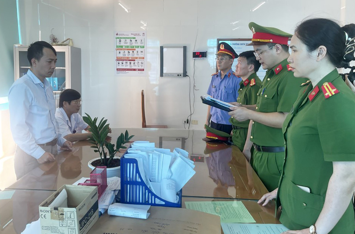 Khởi tố vụ lập khống hồ sơ bệnh án, trục lợi bảo hiểm 10 tỷ - Hình 2 Khoi to vu lap khong ho so benh an, truc loi bao hiem 10 ty-Hinh-2