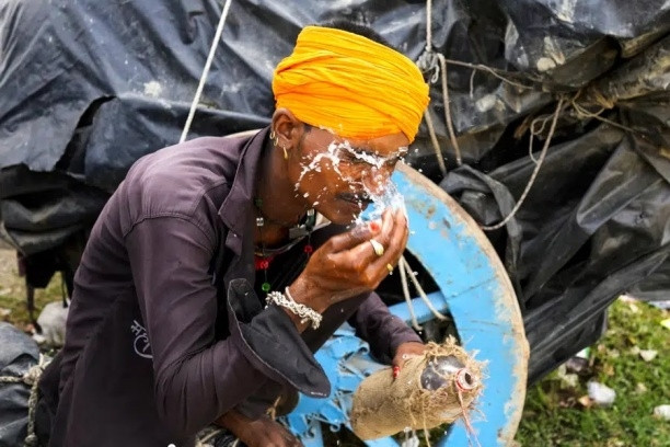 Thay gi tu tram nguoi chet vi nang nong o An Do?