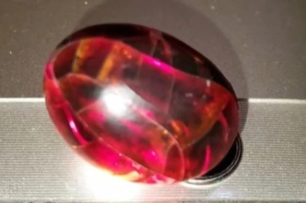 Kỳ lạ quả trứng luộc hoá màu hồng ngọc sau 20 năm Ky la qua trung luoc hoa mau hong ngoc sau 20 nam